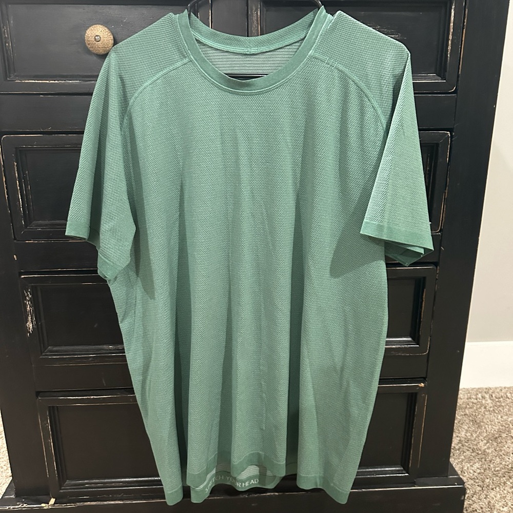 Lululemon metal vent XL shirt green  EUC